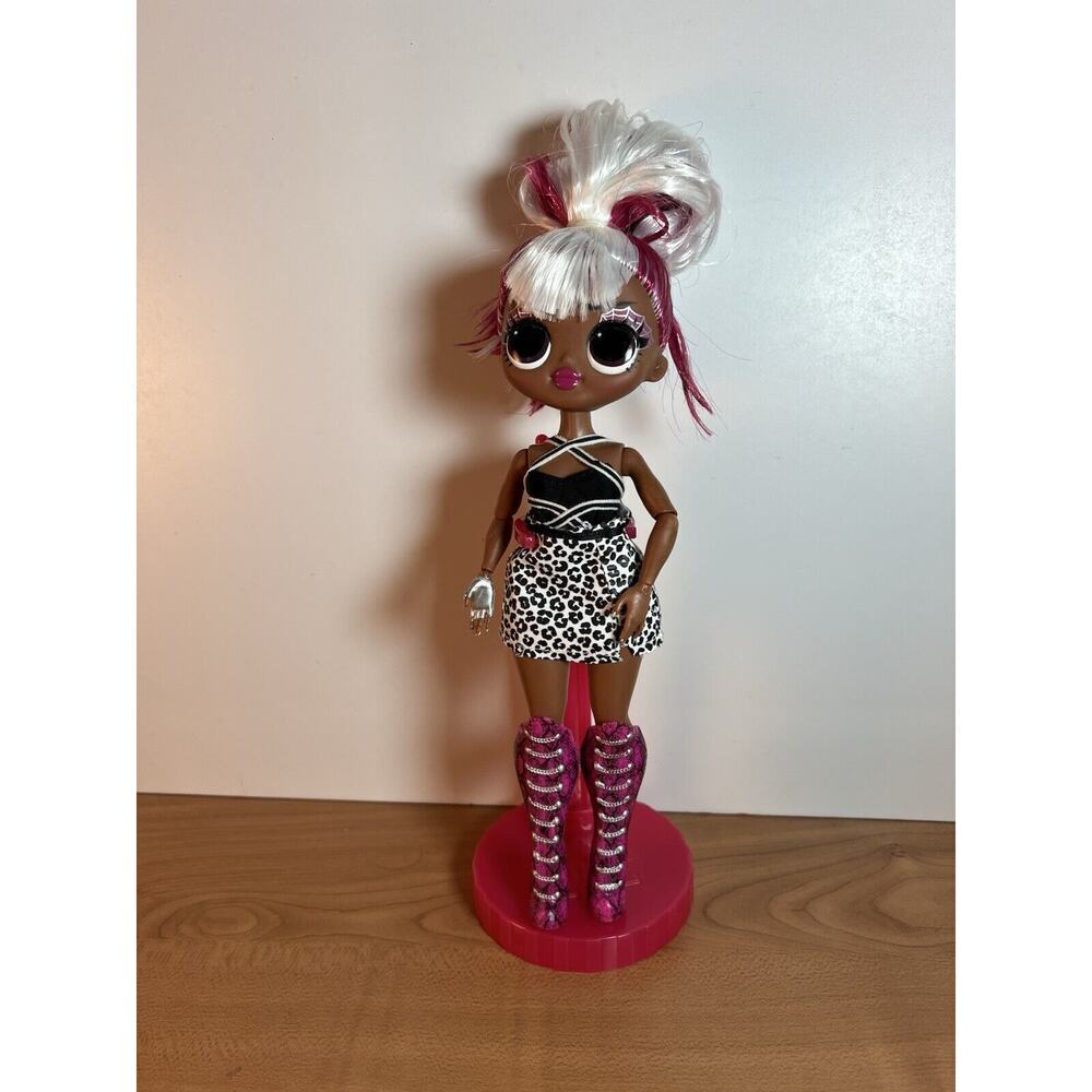 LOL Surprise OMG Girl Doll White Fuchsia Pink Styled Hair & Outfit